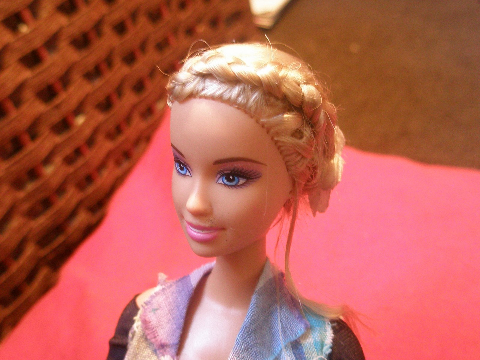 Coiffure : voici comment reproduire le chignon iconique de Barbie - Elle